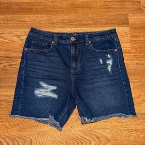 NEVER WORN Style & CO Womens dark wash frayed denim shorts.👖 Size 10.